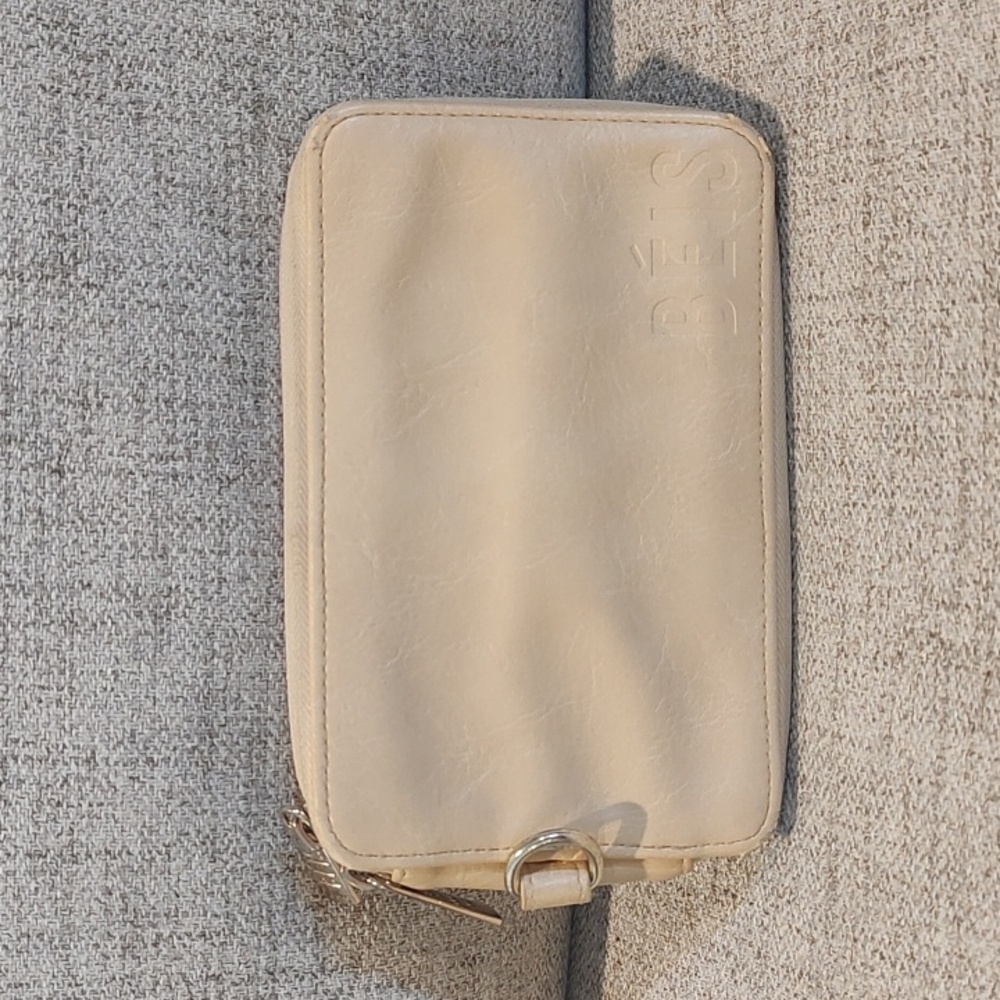 Béis The Travel Wallet Used *Corner Wear*